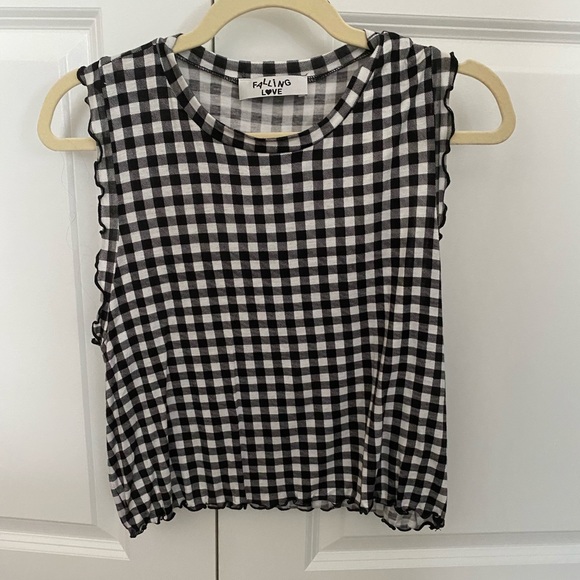 Tops - Black and white crop top